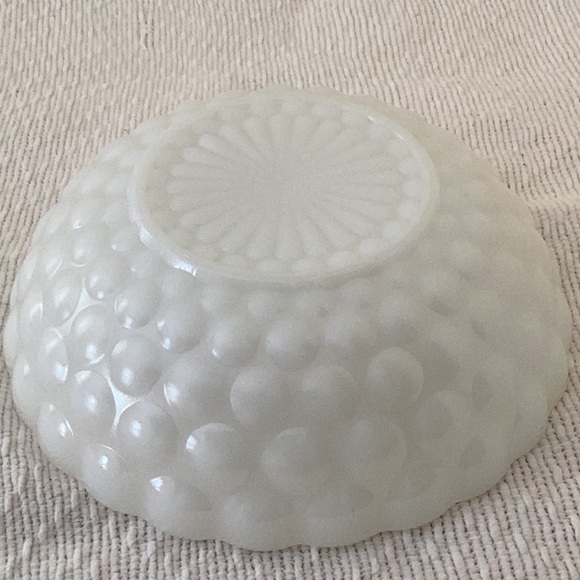 Milk Glass Bowl - Picture 4 of 7